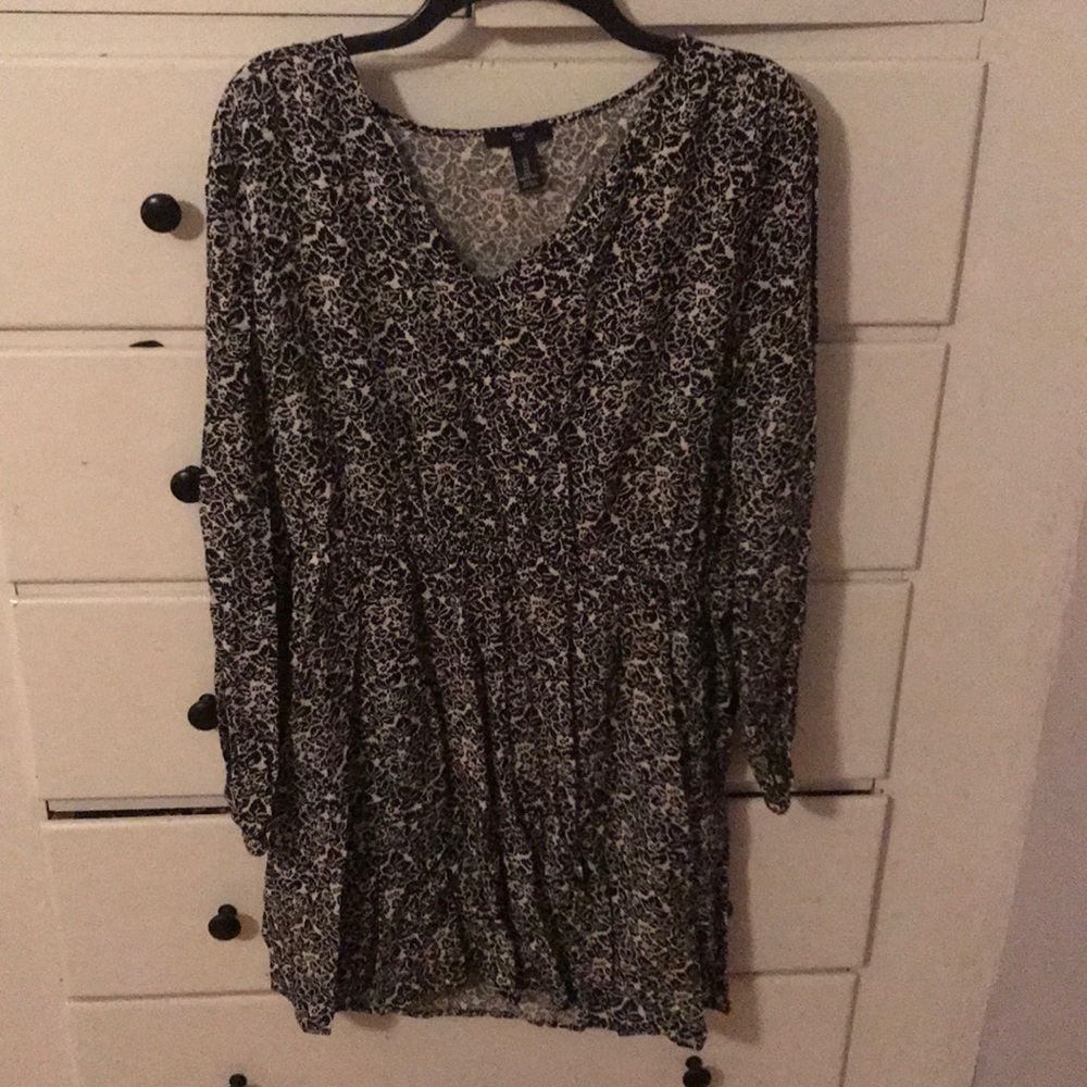 Black and white gap dress
